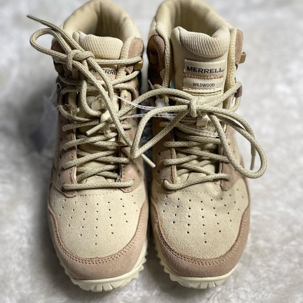 Merrell Women's Tan and Cream Hiking Shoes - Picture 10 of 11